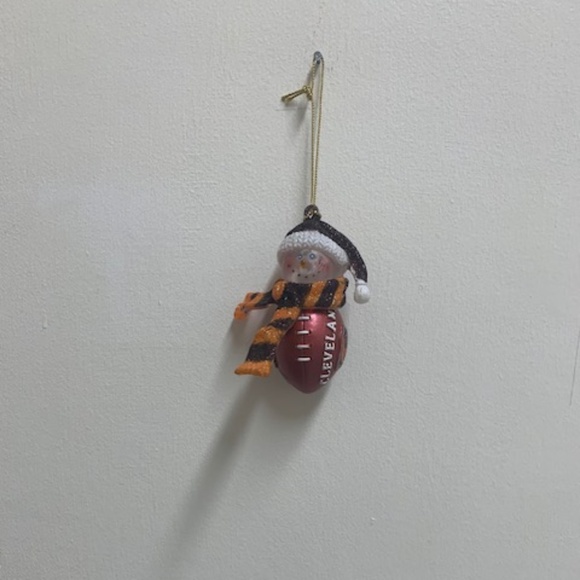 Very Cute Cleveland Browns Christmas Snowman Ornament - Picture 5 of 8